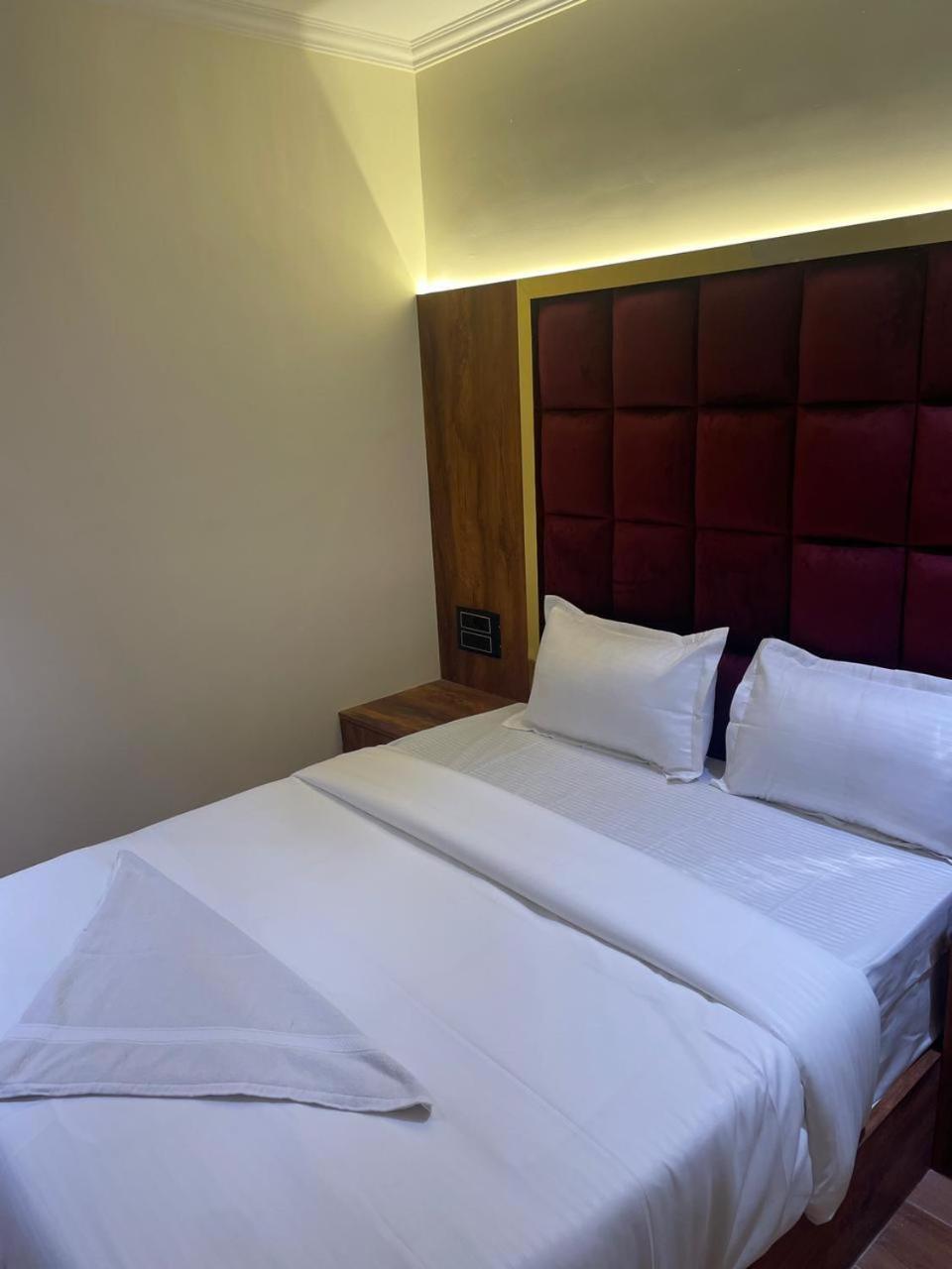 Hotel Sai Palace- Near Tata Memorial Hospital มุมไบ ภายนอก รูปภาพ